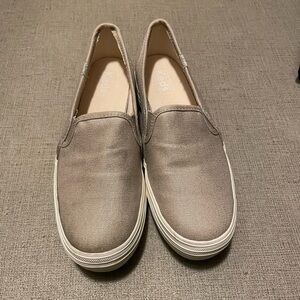 Keys women’s Triple Decker Met Gold, size 6.5